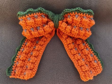 Crocheted bow. Perfect for a day of pumpkin and apple picking while sipping your favorite fall drink. #crochet #crochetdesign #crochetdesign #crochetbowpattern Crochet Pumpkin Bandana, Fall Crochet Wearables, Fall Crochet Inspiration, Crochet Fall Headband, Crochet Pumpkin Headband, Crochet Fall Accessories, Fall Crochet Aesthetic, Crochet Fall Ideas, Fall Crochet Ideas