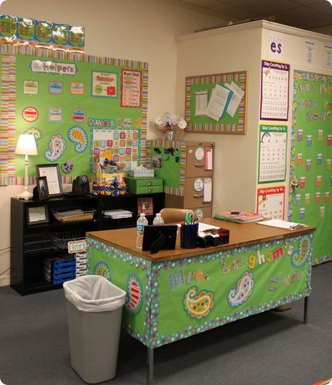 Teacher's Desk decorated with Dots on Turquoise. Every teacher deserves their own space! Organisation, Teacher Desk Decorations, Teacher Desk Areas, Teacher Desk Organization, Teacher's Desk, Classroom Arrangement, Classroom Desk, Classroom Decor High School, Diy Classroom Decorations