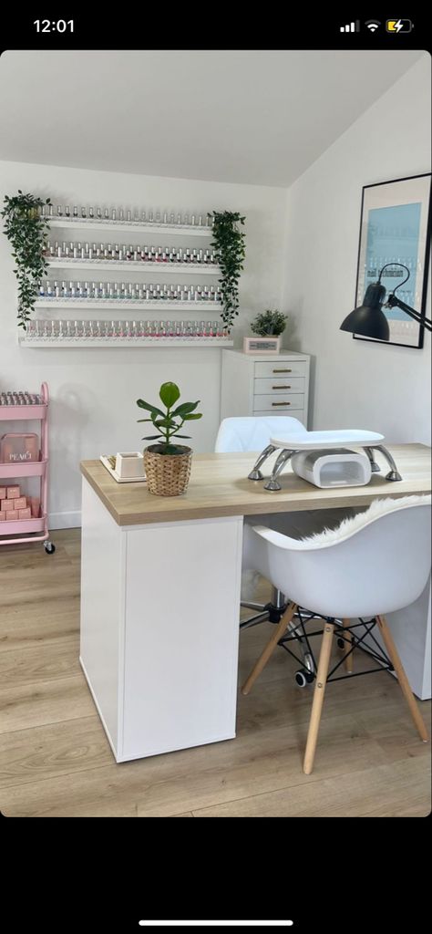 Cozy Nail Salon, Cute Nail Salon Ideas, Nail Room Design Ideas, Nails Desk Ideas, Nail Salon Set Up Ideas, Nail Technician Room Ideas At Home, Nail Tech Salon, Nail Rooms Home, Small Nail Room Decor Ideas