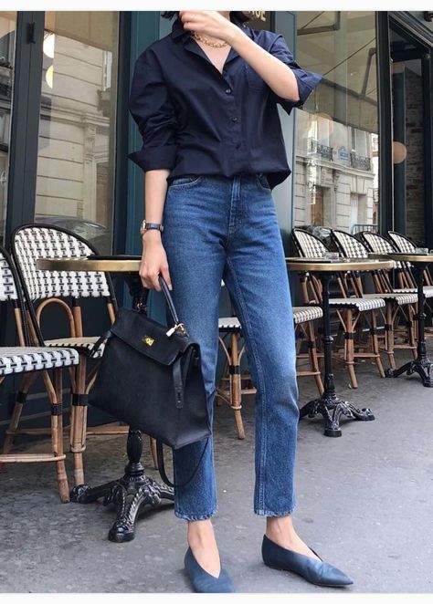 Office Outfits Street Styles, 30s Womens Fashion, Navy Outfits For Women, Navy Jeans Outfit, Mode Ab 50, Minimalistic Outfits, Outfits Everyday, Style Pinterest, Fashion Everyday