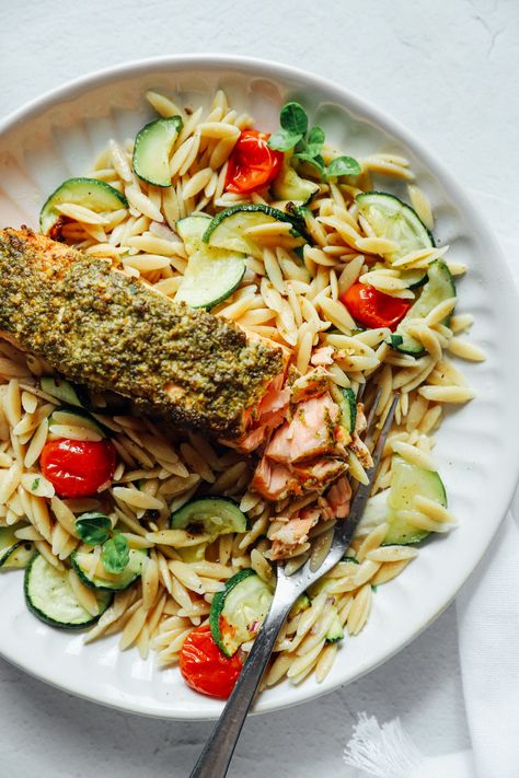 Perfectly pink and flaky, this Air Fryer Pesto Salmon is easy to make (only three ingredients!) and deliciously savory. Healthier Dinners, Paleo Pesto, Pesto Salmon, Crisp Recipe, Roasted Veggies, Mediterranean Diet, Fryer Recipes, Week Meal Plan, Air Fryer Recipes