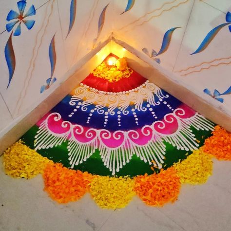 Diwali Rangoli For Corners, Rangoli For Deewali, Easy Rangoli Corner Designs Diwali, Rangoli Designs For Stairs Corner, Wall Side Rangoli Designs Easy, Rangoli Design For Corner, Rangoli Corner Design, Rangoli For Corner, Sanskar Rangoli Designs