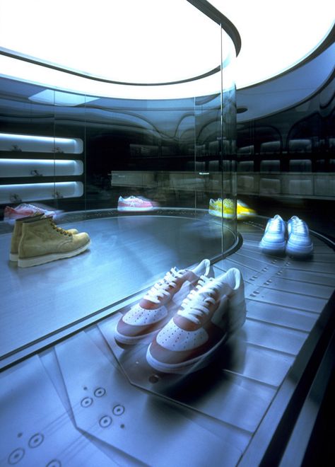 conveyor belt Belt Store, Shoe Store Design, Sneaker Displays, Conveyor Belt, Exhibition Display, Retail Store Design, Shoe Display, Retail Interior, Bathing Ape