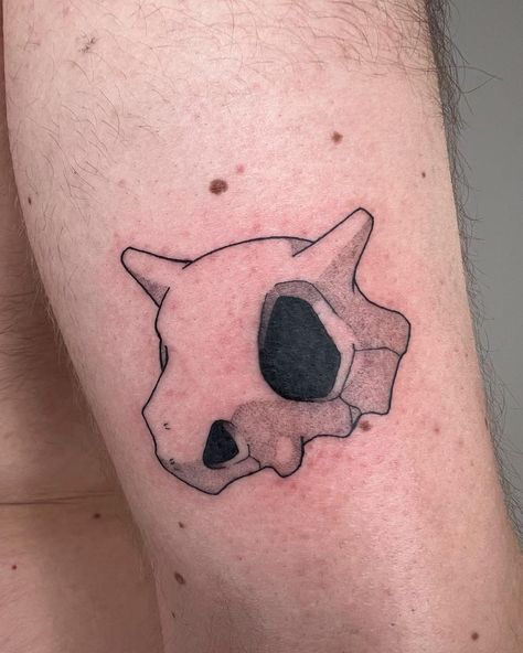 Cubone skull on the amazing Marcelo ✌️ Thank you so much 🌸 | Instagram Aesthetic Pokemon Tattoo, Cubone Skull Tattoo, Luxray Tattoo, Cubone Art, Minimalist Skull Tattoo, Pokemon Skull, Cubone Tattoo, Pokemon Tattoo Design, Pokemon Tattoo Ideas