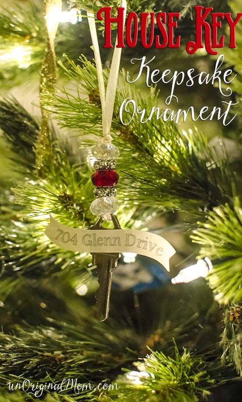 Photo Transfer Ornaments, Thumbprint Ornaments, Reindeer Thumbprint, Ornaments Preschool, Diy Ornament Ideas, Puppy Paw Print, Key Ornament, Paw Print Ornament, Mitten Ornaments