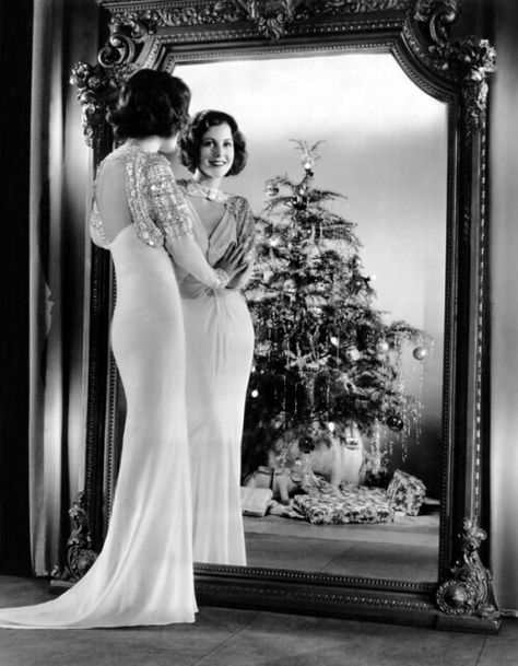 Frances Dee Christmas Pinup, 1930s Glamour, Celebrity Prints, Black And White Movie, Old Hollywood Glamour, Golden Age Of Hollywood, Movie Photo, Vintage Hollywood, The Ranch