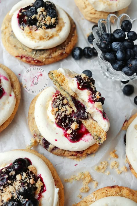 Dairy Free Crumbl Cookie, Vegan Berry Dessert, Vegan Blueberry Cookies, Blueberry Crumble Cookies, Vegan Crumbl Cookies, Fancy Vegan Desserts, Vegan Crumble Cookies, Vegan Cookie Recipe, Best Vegan Cookies