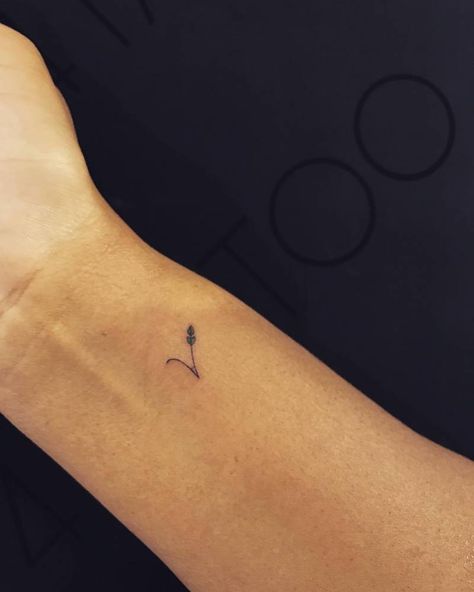 Vegetarian Tattoo, V Letter Tattoo, Vegan Symbol, Tattoo On The Wrist, V Tattoo, Diy Tattoo Permanent, Romantic Tattoo, Cool Wrist Tattoos, Vegan Tattoo