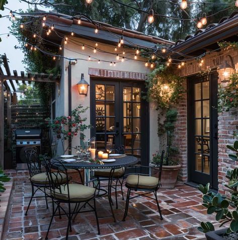 Backyard Patio Privacy Ideas, Back Terrace Ideas, Chic Patio Ideas, Indoor Outdoor Patio Ideas, Mediterranean Patio Design Ideas, Front Terrace House Ideas, Modern Patio Design Ideas, Patio Terrace Ideas, European Patio Ideas