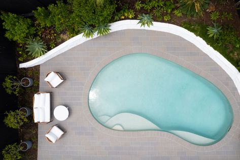 Kidney Pool, Kidney Shaped Pool, Concrete Swimming Pool, Natural Swimming Ponds, Outdoor Pool Area, Villa Pool, Swimming Pool Landscaping, Pool Shapes, Pool Renovation