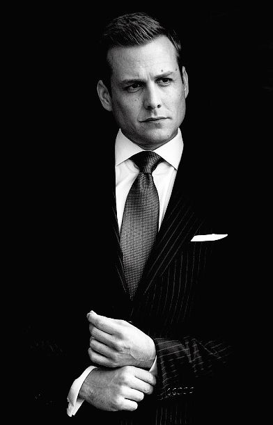 Suits Serie, Poses Headshot, Specter Suits, Suits Tv Series, Suits Harvey, Harvey Specter Suits, Harvey Specter Quotes, Suits Usa, Suits Tv Shows