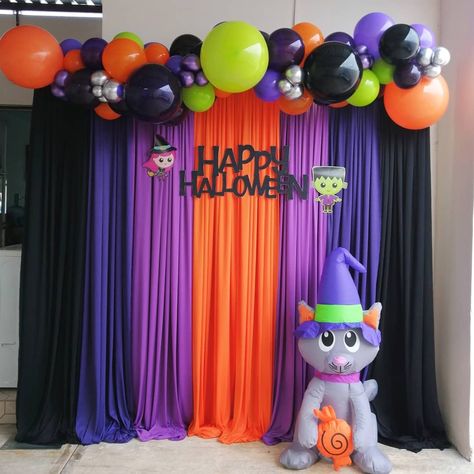 Globos Halloween, Halloween Party Backdrop, Fiesta Halloween, School Halloween Party, Harvest Fest, Halloween Dance, Halloween House Party, Halloween Backdrop, Halloween Balloons