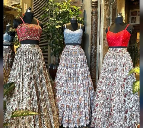 Gagra Choli Fashion Crop Tops, Gagra Choli Fashion, Printed Lengha, Jaipur Trip, Lengha Dress, Lehenga Styles, Gowns Designs, Fashion Crop Tops, Navratri Outfits