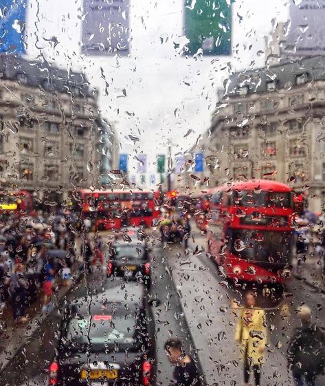 Rainy London, London Rain, London Weather, London Buses, Felt Creations, British Weather, London Places, Spring Trip, Wonderful Picture