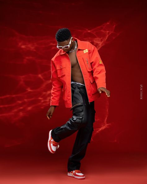 RED 💯 @basile_xcvi_photography 📸✨ Men Studio Poses Photography, Red Background Photoshoot, Dj Photoshoot, Fotoshoot Ideas, Male Portrait Poses, Men Fashion Photoshoot, Inspiration Photoshoot, Church Backgrounds, Shoot Poses