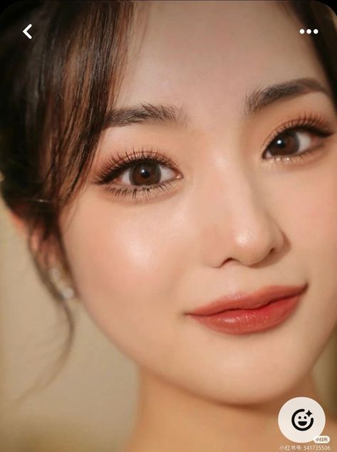 Graduation Look Makeup, Bride Makeup Asian, Korean Wedding Makeup, Bride Makeup Natural, Asian Wedding Makeup, Asian Bridal Makeup, Korean Makeup Look, Makeup Pengantin, Engagement Makeup