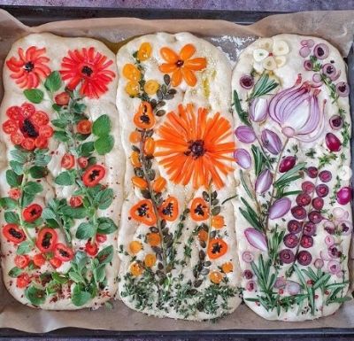 Bread Art Focaccia, Flower Focaccia, Foccacia Bread Flowers, Bread With Flower Design, Bread Flower Recipe, Decorated Bread, Pretty Bread Scoring, Foccacia Art Bread, Flower Focaccia Bread