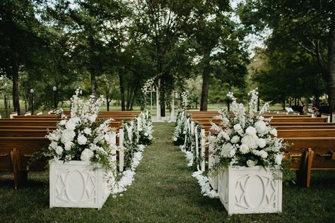 Wedding Ceremony Benches Decor, Wedding Ceremony With Benches, Church Pew Outdoor Wedding, Outdoor Pews Wedding, Church Pew Wedding, Church Pew Wedding Decorations, Farmer Wedding, Dock Wedding, Willow Oak