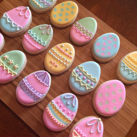 Huevos Royal Icing Decorated Cookies, Cookie Decorations, Easter Egg Cookies, Easter Sugar Cookies, No Egg Cookies, Spring Cookies, Easter Baking, Sugar Cookie Designs, Easter Cupcakes