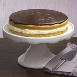 Kraft(R) Boston Cream Pie. "A yellow cake layer is split and filled with creamy vanilla pudding and topped with dark chocolate frosting. This classic takes just 15 minutes and a bit of refrigeration before serving." Boston Cream Pie Cake, Boston Creme Pie, Boston Cream Pie Recipe, Coconut Dessert, Boston Cream Pie, Brownie Desserts, Cream Pie Recipes, Boston Cream, Oreo Dessert