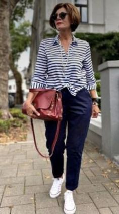 Maritime Style, Coffee Stands, Relaxed Outfit, Pants Women Fashion, Elegante Casual, Over 50 Womens Fashion, Fashion Mistakes, Tennis Clothes, Todays Outfit