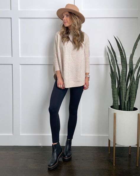 Chelsea Boot Outfits You Can Copy - Merrick's Art Long Tops For Leggings, Black Chelsea Boots Outfit, Chelsea Boot Outfit, Outfits Leggins, Chelsea Boots Outfit, Look Legging, Black Leggings Outfit, Leggings Outfits, Boots And Leggings