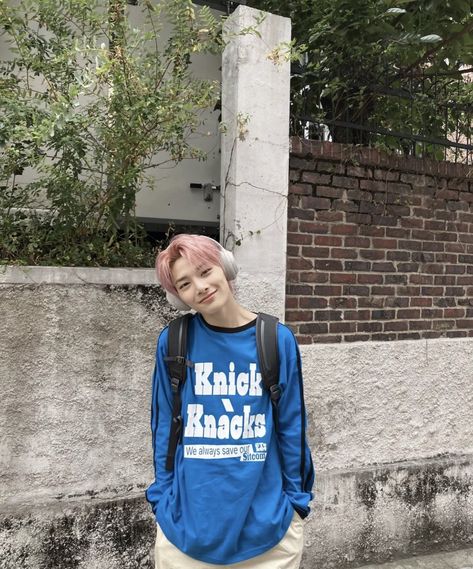 땨 ⤮ on Twitter: "PINK HAIR YANG JEONGIN SELFIES https://t.co/rwkrsNoXpQ" / Twitter Losing A Child, Trik Fotografi, Homeless Children, Kids Icon, Crazy Kids, Lee Min Ho, Lee Know, Instagram Update, Pink Hair