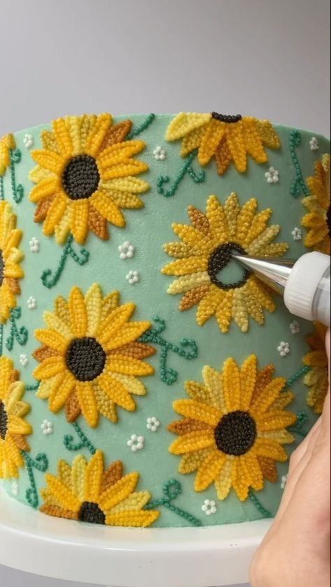 Siân-Amy Pettit on Instagram Patchwork Cake, Autumn Colour Palette, Flower Buttercream, Fruit Cake Design, Autumn Cake, Autumn Patchwork, Sunflower Cake, Buttercream Flower Cake, Beautiful Cake Designs