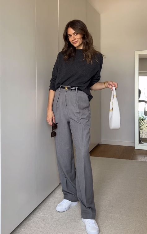 Blue Grey Outfits Women, Grey Smart Trousers Outfit, Grey Trousers Work Outfit, Charcoal Grey Pants Outfit, Dark Gray Trousers Outfit Women, Wide Trousers Outfit Winter, Light Gray Trousers Outfit, Charcoal Pants Outfit, Gray Pants Outfits Women