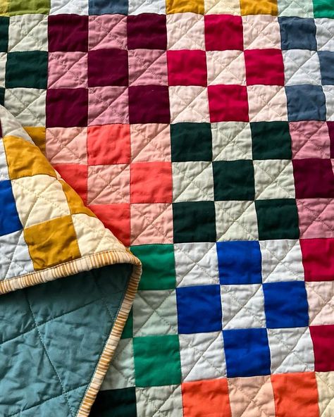 Jeanette Smith | The 16 patch baby quilt is all finished! I love thé colors on this one-I had the palette chosen for 2 months before I got around to making… | Instagram Quilt Simple Pattern, Scrap Quilt Tutorial, Quilt Blanket Pattern, Strip Quilt Patterns Easy, Simple Quilt Patterns Free, How To Make A Quilt, Kids Quilt Patterns, Beginner Baby Quilt, Pink And Blue Quilt