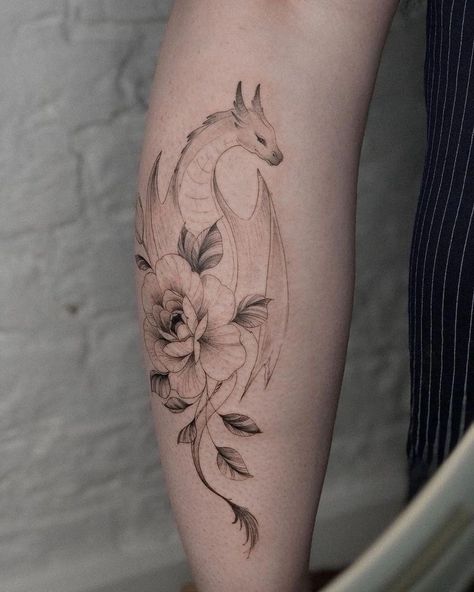 Feminine Dragon Tattoo For Women, Feminine Dragon Tattoo, Dragon Tattoo Ideas, Animal Tattoo Ideas, Dragon Tattoo For Women, Dragon Tattoos, Ornamental Tattoo, Arm Band Tattoo, Shoulder Tattoos For Women