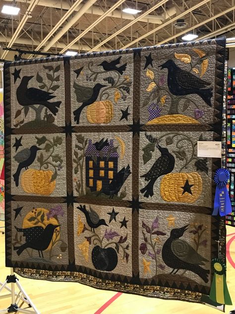 Raven Quilt, Halloween Quilt Patterns, Quilting Methods, Primitive Quilts, Blackbird Designs, The Quilt Show, Bird Quilt, Quilt Show, Applique Quilting