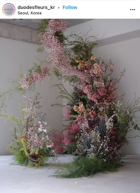 Fall Wedding Arch Ideas Indoor, Over The Top Wedding Flowers, Flower Floor Decoration, Floral Entryway Wedding, Flower On The Wall, Modern Easter Backdrop, Wildflower Floor Arrangement, Mid Atlantic Folklore Wedding, Flowers By Ford