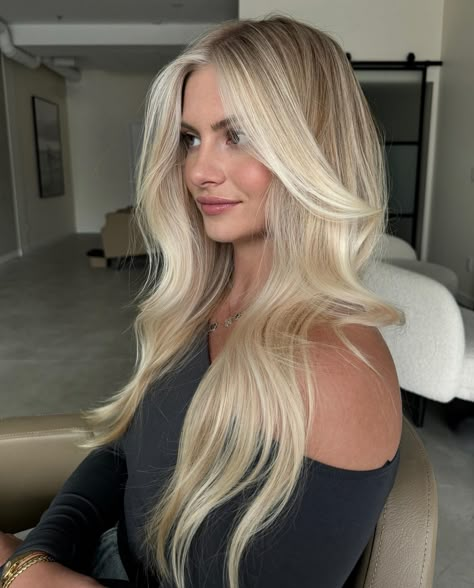 Signature Effortless Blonde - a staple technique that I am so passionate about!! Customized techniques consisting of tease lights, lowlights, root shadow, wet balayage + glossing - whole package 💌 #effortlesshair #blondeinspo #brightblonde #haireducation Red Root Smudge Blonde Hair, Shadow Root Bright Blonde, Blonde Highlights Root Shadow, Bright Balayage Blonde, Blonde Root Blend, Stretched Roots Blonde, Blonde Root Touch Up, Blonde Hair With Blended Roots, Lived In Creamy Blonde