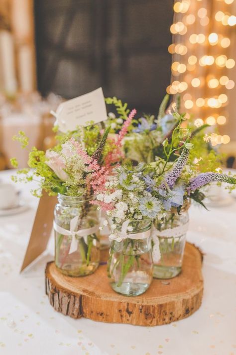 Country Garden Flowers, Deco Champetre, English Country Garden, Country Garden Weddings, Tafel Decor, Tree Stumps, Flowers In Jars, English Country Gardens, Rustic Wedding Centerpieces