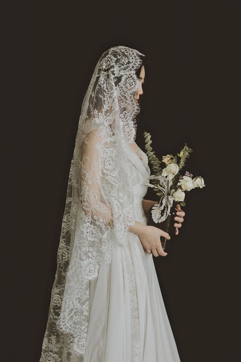 Mantilla Veil Wedding, Diy Wedding Veil, Wedding Veil Vintage, Lace Veils Bridal, Wedding Headwear, Mantilla Veil, Flower Veil, Vintage Veils, Chapel Veil