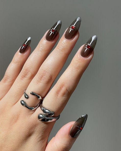 Swirl Nails Black, Elegant Halloween Nails, Reputation Nails, Dark Academia Nails, Trendy Halloween Nails, Eras Nails, Short Halloween Nails, Dainty Nails, Slay Nails