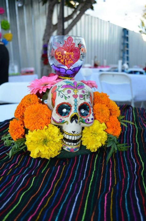 the book of life centerpiece The Book Of Life Decorations, Book Of Life Decorations, The Book Of Life Quinceanera, Book Of Life Party Ideas, Book Of Life Wedding Theme, The Book Of Life Birthday Party Ideas, The Book Of Life Quinceanera Theme, Book Of Life Theme Quince, Dia De Los Muertos Centerpiece Ideas