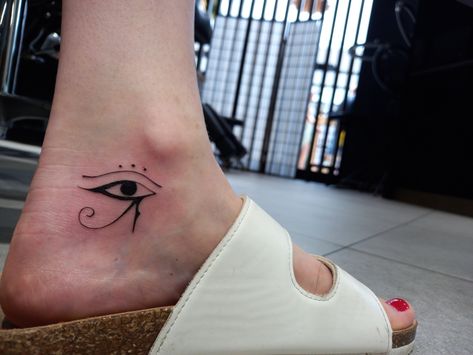 Little Ankle Tattoos, Eye Of Rah, Tattoos 2022, Ankle Tattoos, Eye Of Ra, Tattoo Black, Ankle Tattoo, Black Tattoos, Tatting