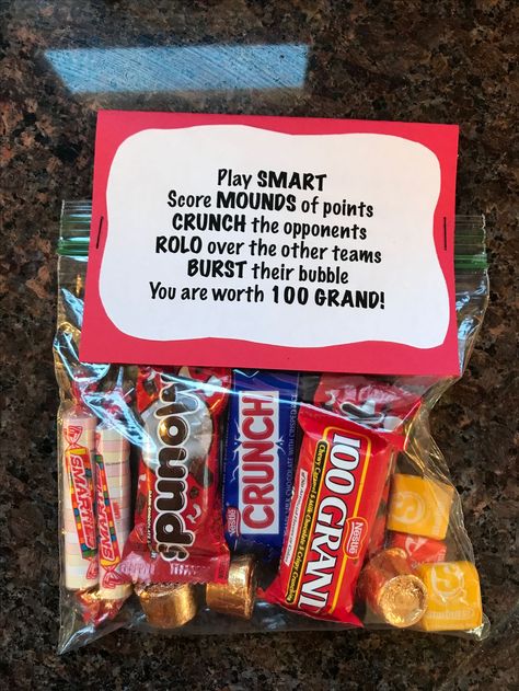 Basketball Treats, Football Treats, Sports Snacks, Volleyball Team Gifts, Team Snacks, Hockey Tournaments, Locker Decorations, Softball Gifts, Spirit Gifts