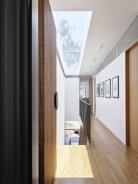 Collector House by Arent&Pyke | Australian Interiors | est living Architecture Extension, Skylight Design, Narrow House Designs, 1950s House, Narrow House, Melbourne House, Patio Interior, Australian Homes, Stairs Design