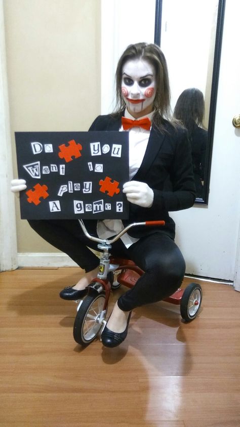 Jigsaw Billy the Puppet costume Make-up Billy The Puppet Costume, Jigsaw Billy The Puppet, Jigsaw Costume Women, Saw Halloween Costume, Billy Puppet, Jigsaw Costume, Jigsaw Halloween, Saw Halloween, Billy The Puppet