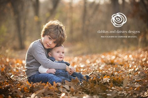 Fall Sibling Photoshoot, Siblings Portraits, Outdoor Baby Pictures, Sibling Photoshoot, Siblings Photography, Baby Holiday Photos, 3 Siblings, Sibling Pictures, Thanksgiving Photos