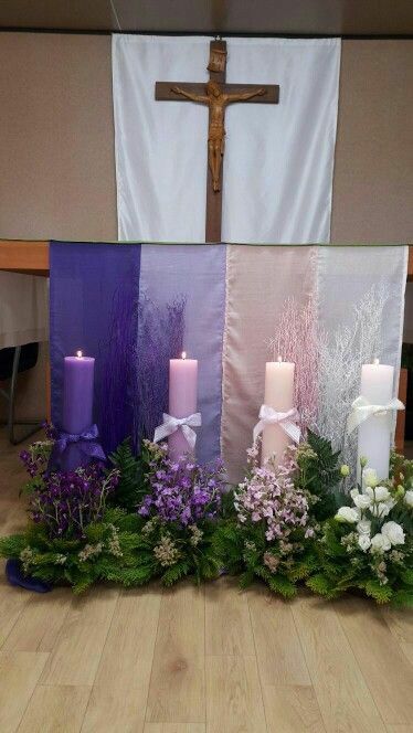 Christmas Decorations For Church, Altar Decorations Church, Wall With Flowers, Advent Church Decorations, Advent Decorations, Christmas Flower Decorations, Church Christmas Decorations, Church Altar Decorations, Altar Design