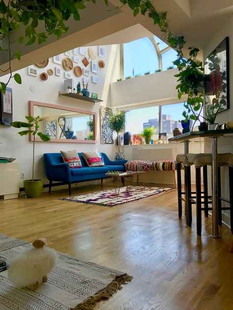 Apartamento New York, Lots Of Plants, Aesthetic Apartment, New York City Apartment, Interior Minimalista, Geek Decor, Apartment Aesthetic, Room Deco, Future Apartment