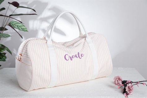 Personalized Overnight Bags for Girls Soft Weekender Bags Cheap Duffle Bag Canvas Weekend Bag Pink B Baby Bag Hospital, Baby Hospital Bag, Best Bridesmaid Gifts, Shorts Crochet, Hospital Stay, Weekender Bags, Bridesmaid Bags, Duffle Bags, Creation Couture