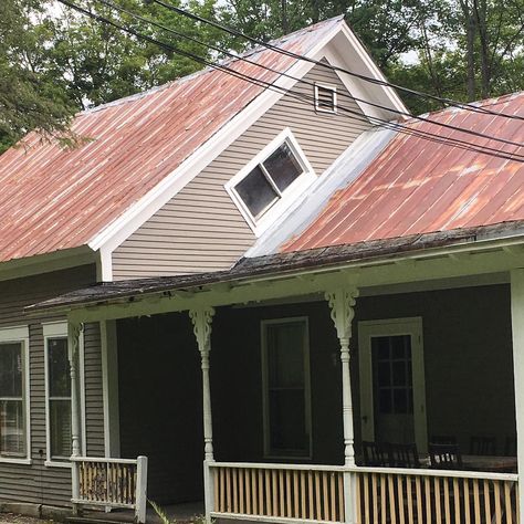 Why Do Some New England Homes Have a ‘Witch Window’? | Family Handyman Old New England Homes, Witch Window, Coffee Pie, Slice Of Pie, Roof Work, Building An Addition, New England Farmhouse, Southern Architecture, Local Bakery