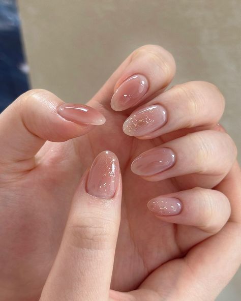 Small Nails Design Fall, Cute Korean Fall Nails, Autem Gel Nails, Nail Inspo For Natural Nails, Short Almond Bridal Nails, Nail Korean Style Simple, Autumn Nails Korean, Japanese Cat Eye Nails, Manicured Nails Natural