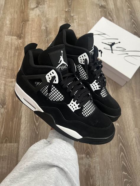 Black Jordan 4’s, Jordan 4s Black, Jordan 4s Retro, Nike Jordan 4, Fire Shoes, Kd Sneakers, Pretty Sneakers, Jordan Retro 4, Trendy Shoes Sneakers