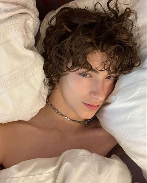 Daniel Millar, Brown Hair Male, Male Haircuts Curly, Feminine Face, Instagram London, Model Face, Aesthetic Women, Persona 5, Attractive People